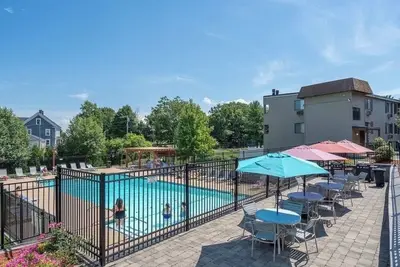 Image de Beautiful lakeside 3 bed condo with pool