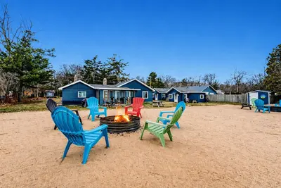 Image de Cozy Lake Huron Cabin w/ Beach Access & Views