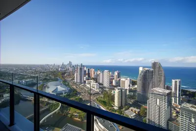 Image de Luxury High-Rise Stay with Panoramic Gc Views