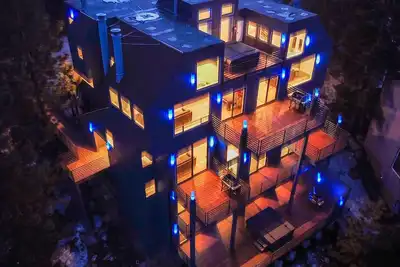 Image de 17Beds Luxury Estate Vacation Rental Lake Tahoe Gameroom Hot Tub Luxe11