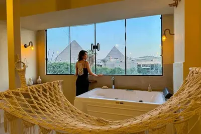 Image de Luxury Front-Row Pyramid View | Steps from Gem & Ancient Wonders