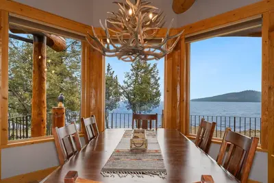 Image de New! Lakefront Log Home | Private Dock | Indoor Hot Tub | Glacier Np | Flathead Lake | Sleeps 10