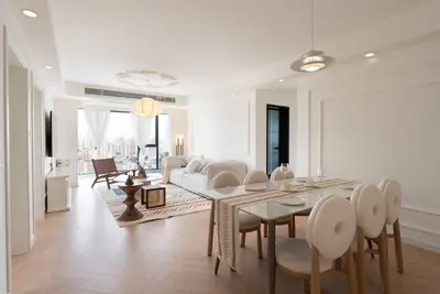 Image de 3-bedroom apartment with high-rise balcony Near Xintiandi CBD200m to  Metro.