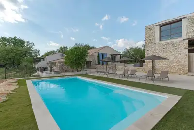 Image de Villa « Vue sur les Champs » avec piscine partagée, terrasse privée et Wi-Fi