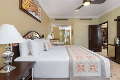 Image de 1br Resort Suite at Villa del Palmar Flamingos-Beach Access