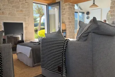 Image de 🌊 Maison de charme avec vue mer – jardin, cheminée & esprit breton authentique