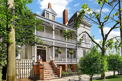 Image de 6br Manor, Designer Retreat 1 Block to Forsyth Park by Lucky Savannah