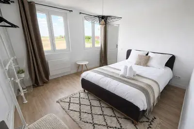 Image de Maison familiale piscine intérieure & spa/22 pers
