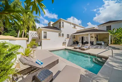 Image de 3br Townhouse in Holetown w/pool, Steps from Beach!
