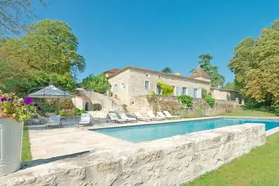 Image de Le Manoir Les Sines - Neuf Chambres Villa, Couchages 18