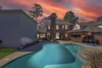 Image de Private Pool + Pool Table, 4-bedroom Woodlands Home