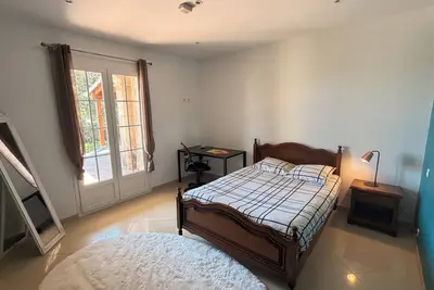 Image de Logement T4 avec piscine, petit-déjeuner compris et personnalisable.