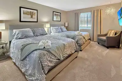 Image de Charming Home Minutes from Portage Lakes
