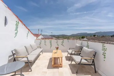 Image de Appartement Casa Sol Ronda : Terrasse avec vue sur la montagne dans le centre historique