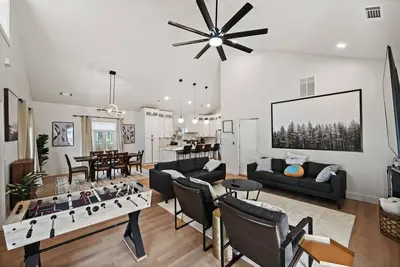 Image de Executive Loring Heights home by Atlantic Station