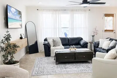 Image de Spacious Laredo Home w/ Fire Pit, Playground & Backyard