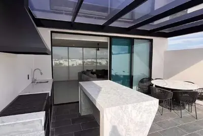 Image de Residence with Pool, Roof and Comfort