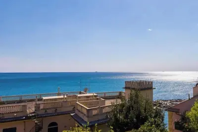 Image de Beach 1Min | Sea View| 2br| A/C| by Tilo