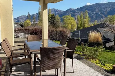 Image de Garden level suite in sunny Osoyoos. Minutes from beaches, parks and golf!