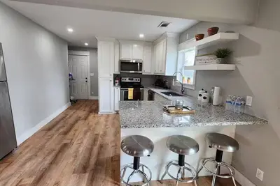 Image de Spacious Remodeled Home with Huge Backyard