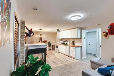 Image de Avengers North House | 2br • 5 Guests • King Bed