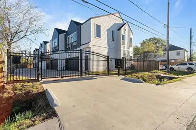 Image de Becky's Bungalow- Comfortable 2br Retreat near Nrg, Medical Center& Hou