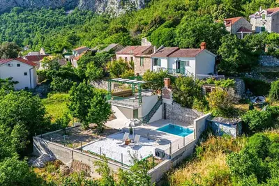 Awesome home in Tucepi