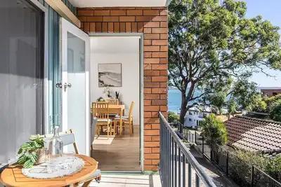 Image de Renovated retreat with Waterviews over Stunning Nelson Bay