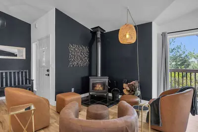Image de 3 Bedroom/ 2 Baths/ 7 Beds