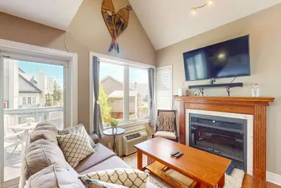 Image de Creekside Loft at Bm | Pool, Hot Tub, Tennis!