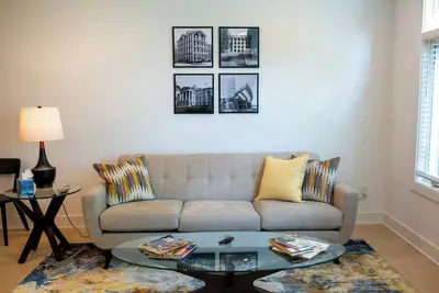 Image de An urban chic  3-bedroom townhome in Dtn Raleigh to hang out & explore the city!