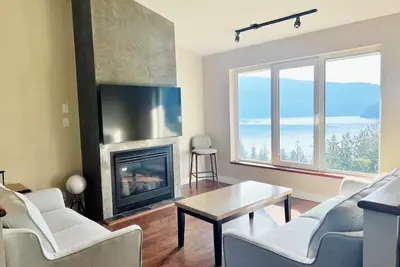 Image de Best Views in All of Sicamous!