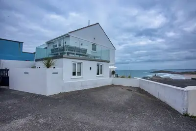 Image de Modern 2br Beach View Home - Sleeps 4
