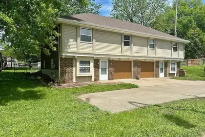 Image de Entire 6-bedroom duplex 5-7 minutes to Fifa games