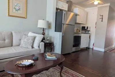 Image de Charming Apartment Downtown Cobleskill\nAC - Coffee Station - Good Night's Sleep