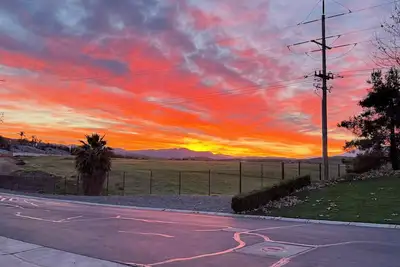 Image de Very spacious 3-bedroom house in amazing Bakersfield with Ac for relaxing stays
