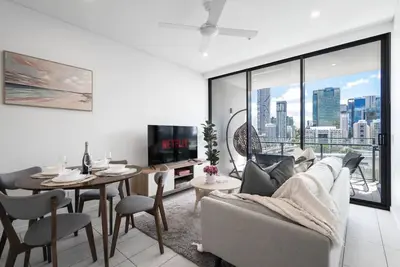 Image de Panoramic 180° City Views 2br +Carpark, Pool & Gym