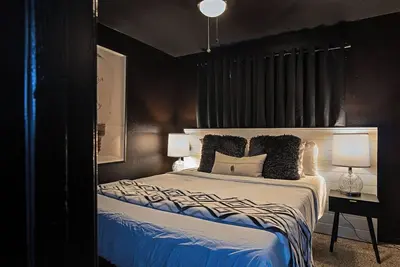 Image de Your Tmc Flats! Sleeps 32, 16br, 8ba, 8pa