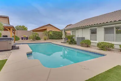 Image de 1 Mi to Goodyear Ballpark! Family Getaway w/ Pool