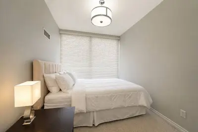 Image de Comfortable 1br Stay with Extra Sleeping Space in Downtown. Perfect city base!