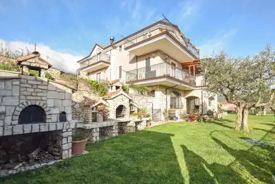 Image de 3 bedroom lovely apartment in Avella