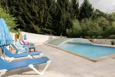 Image de Gîte « Le Logis de la Dame du Lac » avec terrasse, jardin privés et Wi-Fi