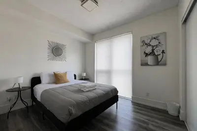Image de Central 1br Stay with Sofa Bed in Toronto. Prime downtown spot!