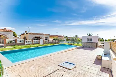 Image de Villa « Daniela » avec piscine partagée, Wi-Fi et climatisation
