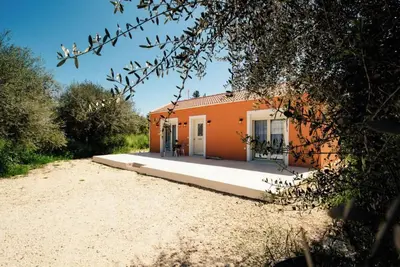 Image de A holiday one bedroom home with all modern amenities, sun terrace and garden.