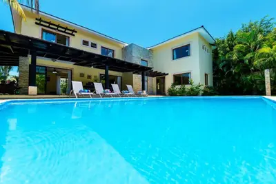 Image de 14 bedrooms private property ideal for big groups or families