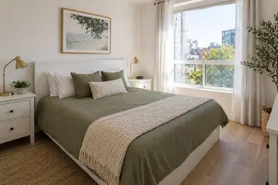 Image de Tranquil Toronto Studio with Sofa Bed. Great downtown location!