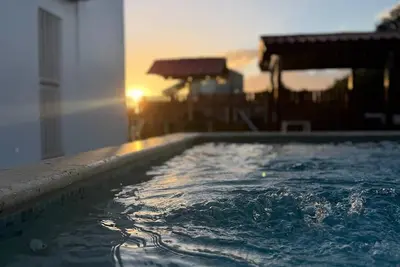 Casa Cielomar, private pool, Bbq, Billiards, 12 people, pets allowed, Combate Beach