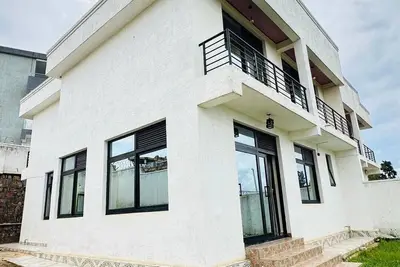 Image de A cosy 4 bedroom apartment in kigali. family friendly!