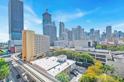 Image de Bright studio with Ac and Rooftop Pool